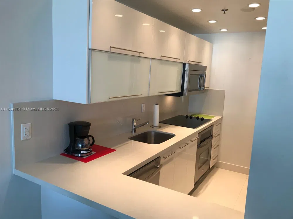 100 Lincoln Rd #808 Miami Beach, FL 33139