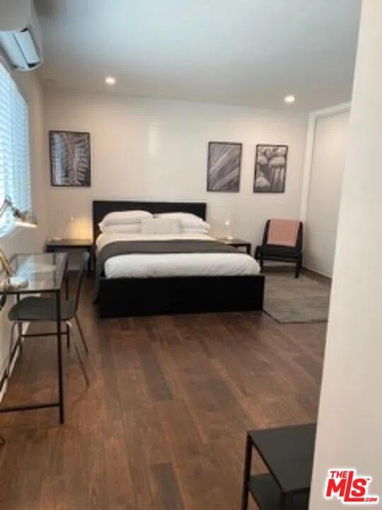 2609 Ocean Front Walk Venice, CA 90291