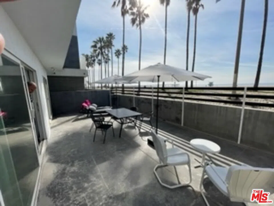 2609 Ocean Front Walk Venice, CA 90291