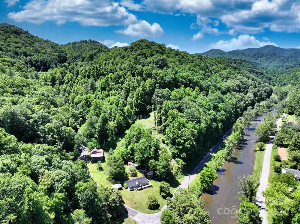 3065 Piney Hill Road Burnsville, NC 28714