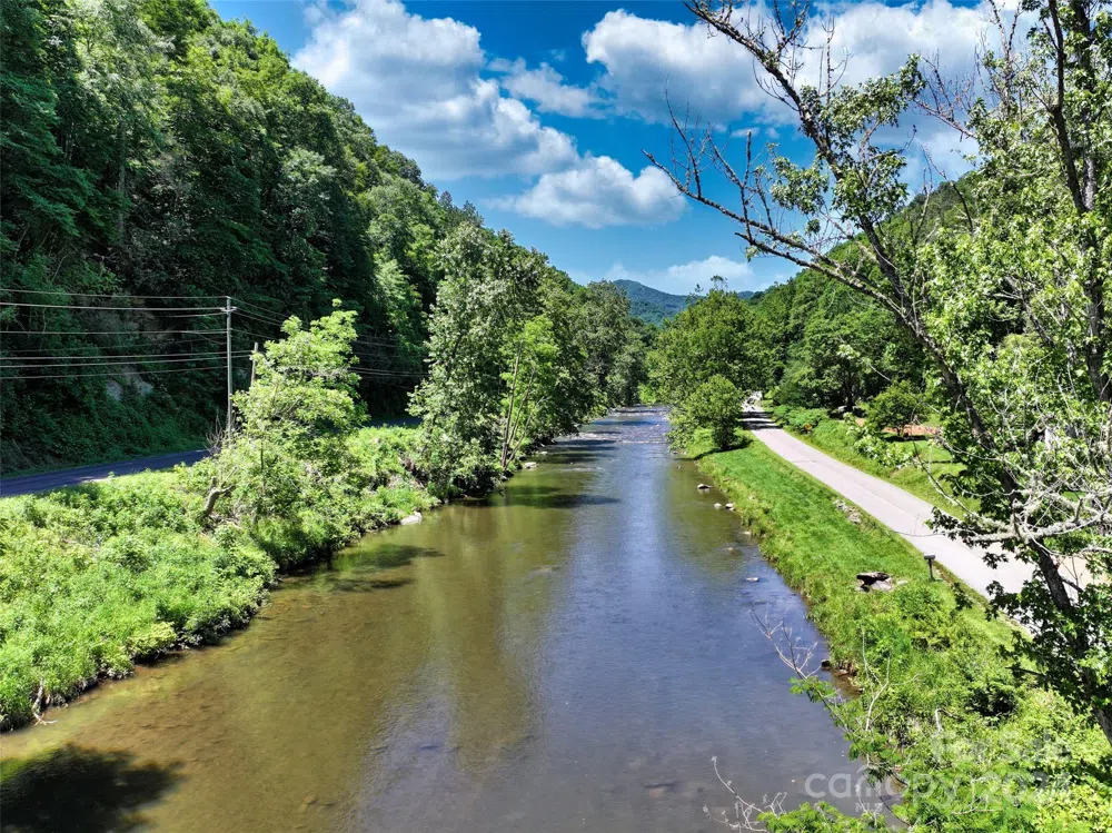 3065 Piney Hill Road Burnsville, NC 28714