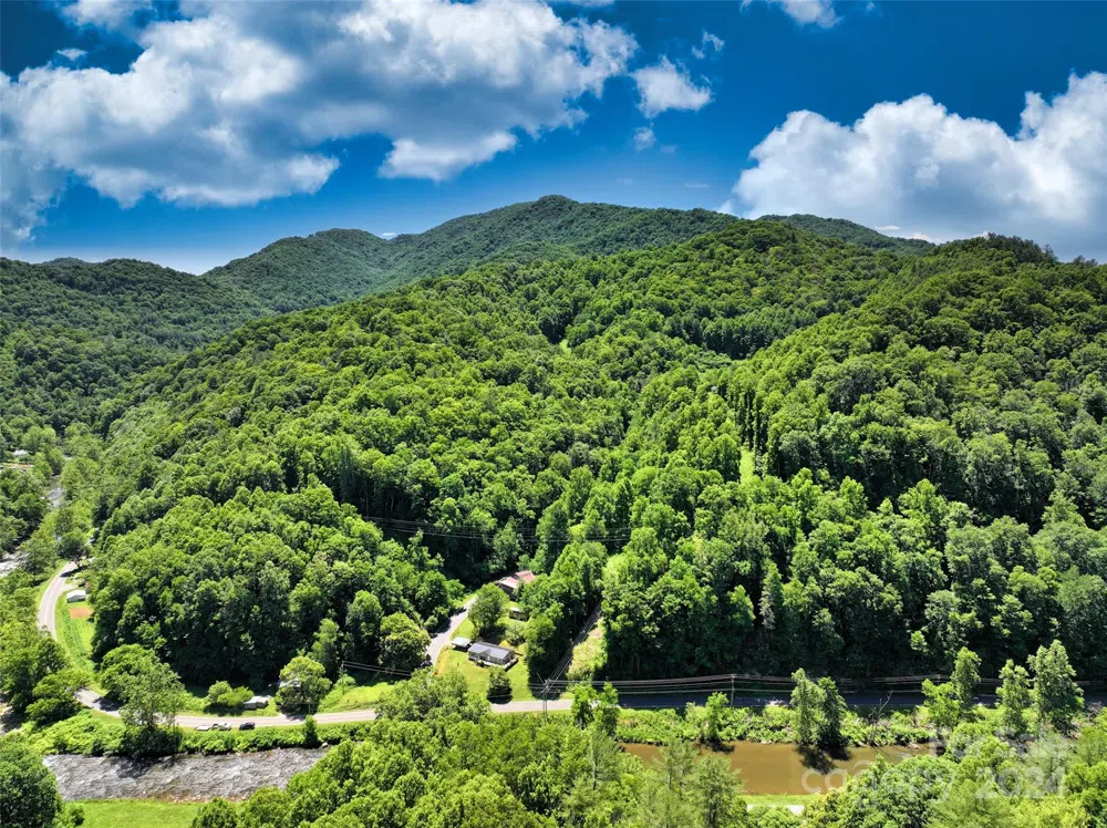 3065 Piney Hill Road Burnsville, NC 28714