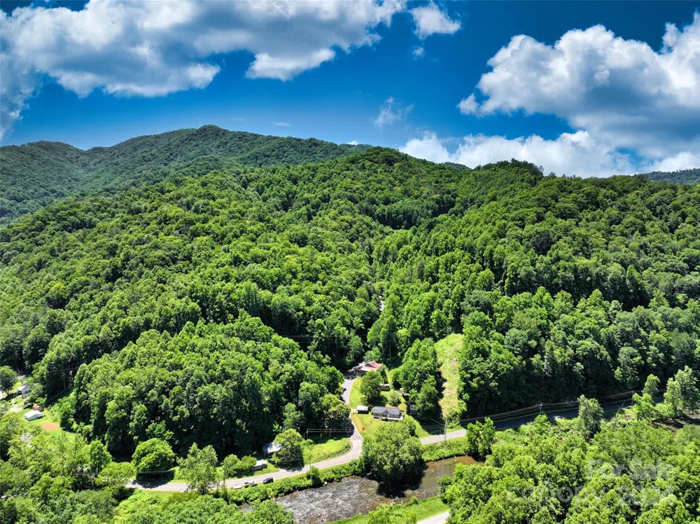 3065 Piney Hill Road Burnsville, NC 28714