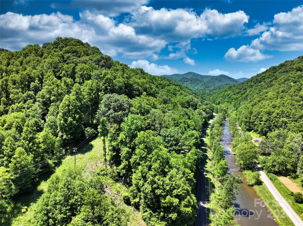 3065 Piney Hill Road Burnsville, NC 28714