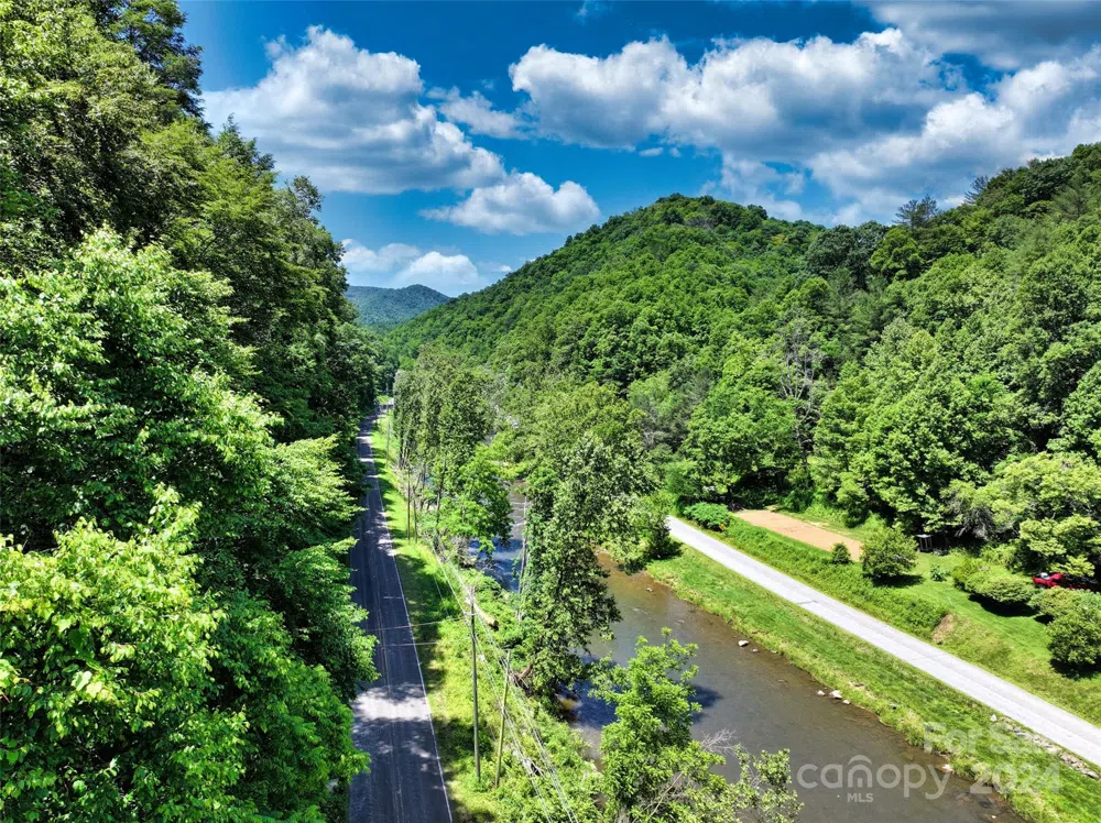 3065 Piney Hill Road Burnsville, NC 28714