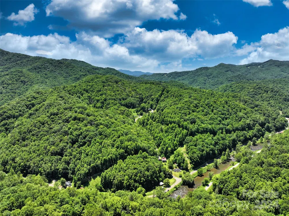 3065 Piney Hill Road Burnsville, NC 28714