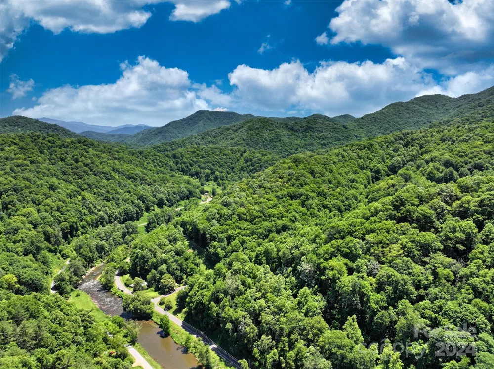 3065 Piney Hill Road Burnsville, NC 28714