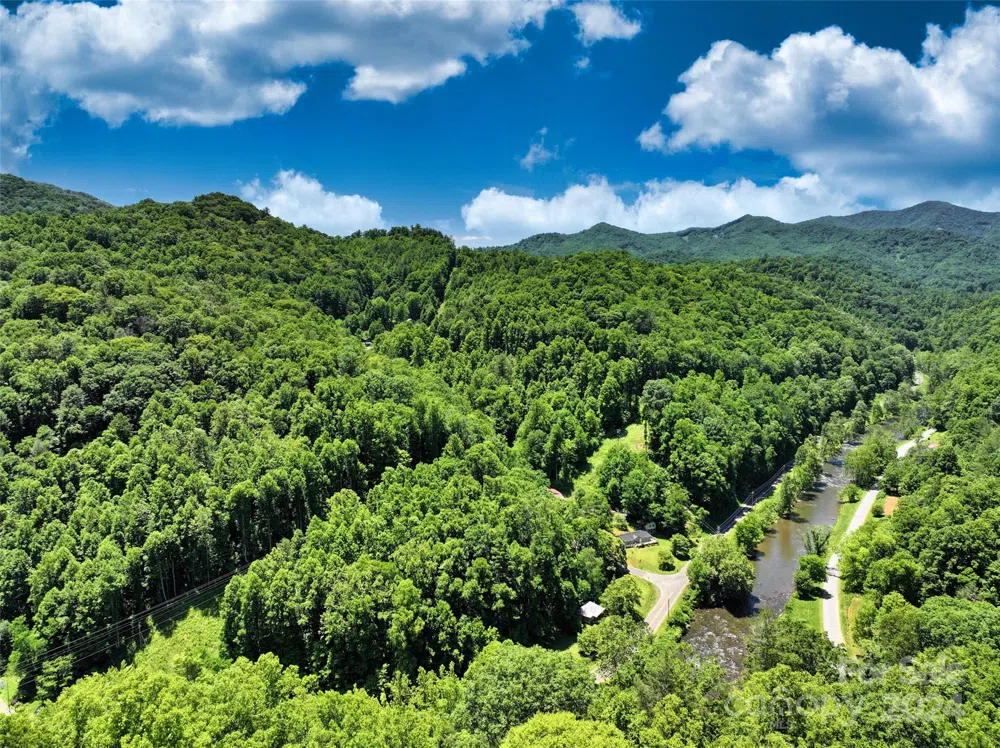 3065 Piney Hill Road Burnsville, NC 28714