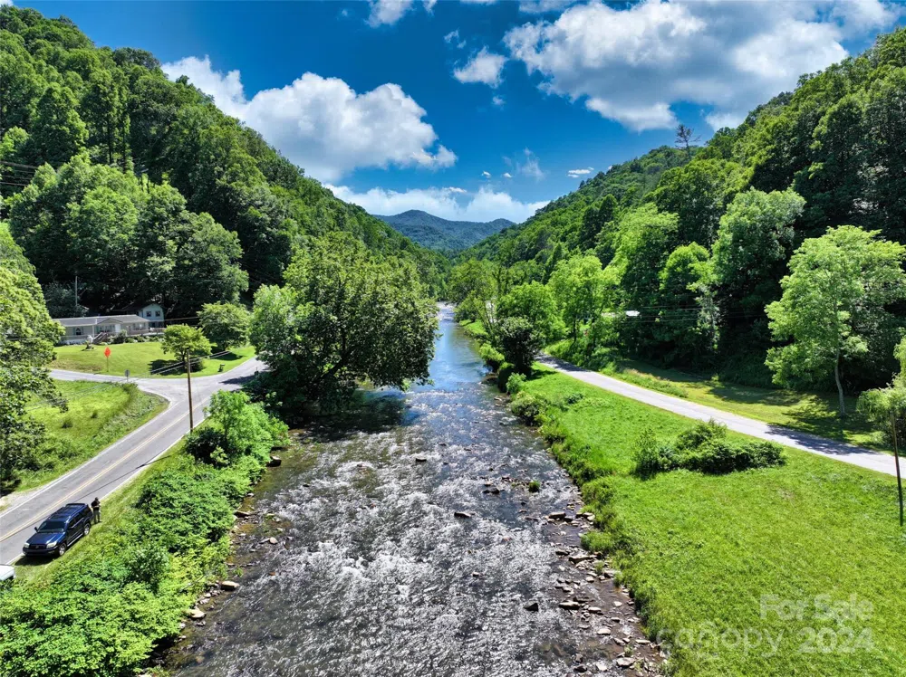 3065 Piney Hill Road Burnsville, NC 28714