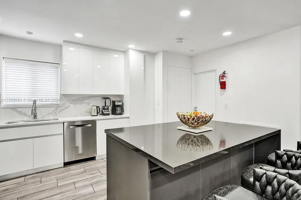 1206 Lincoln St Hollywood, FL 33019