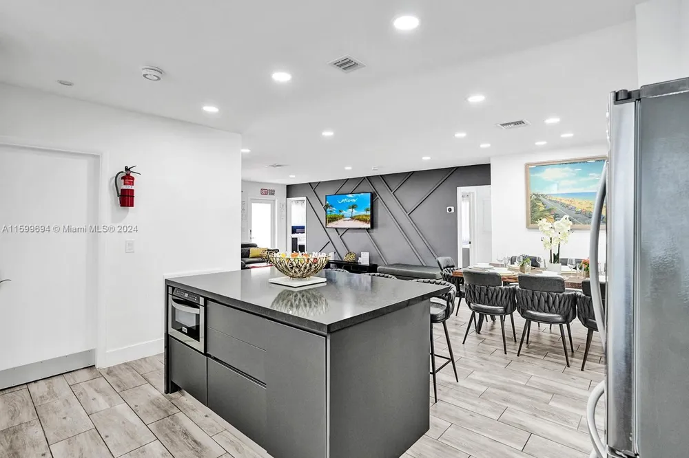 1206 Lincoln St Hollywood, FL 33019