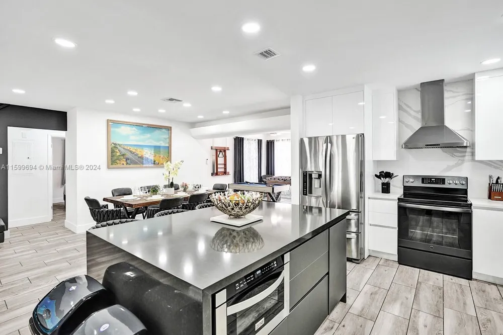 1206 Lincoln St Hollywood, FL 33019