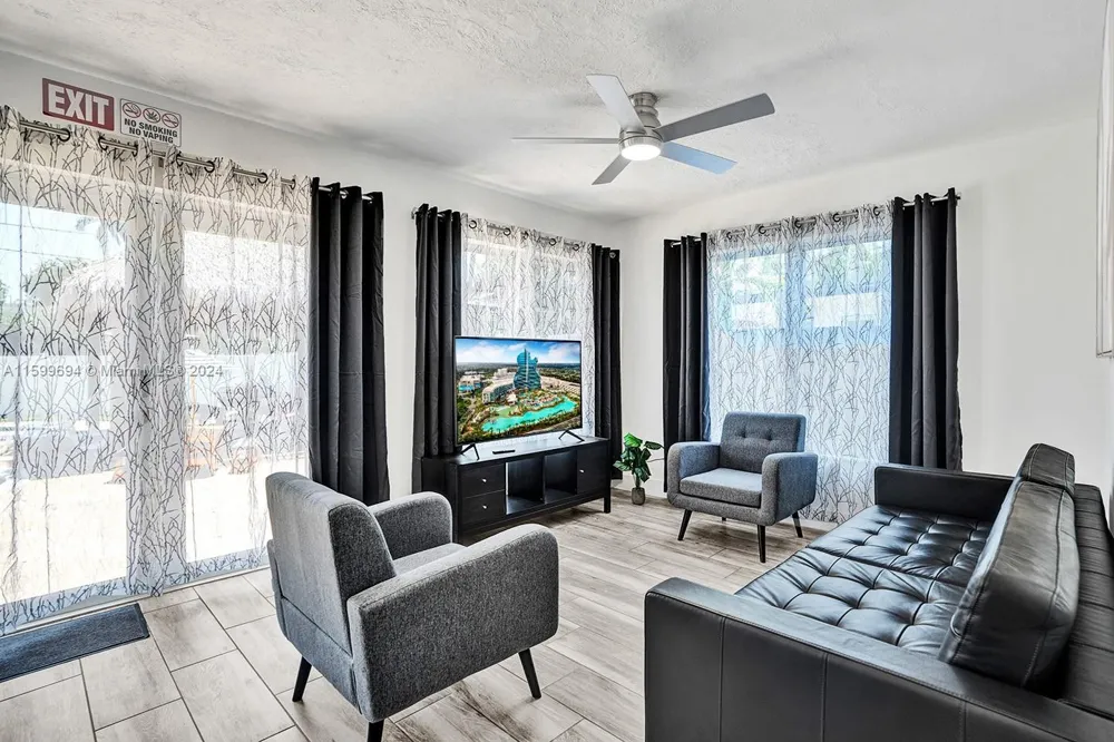 1206 Lincoln St Hollywood, FL 33019