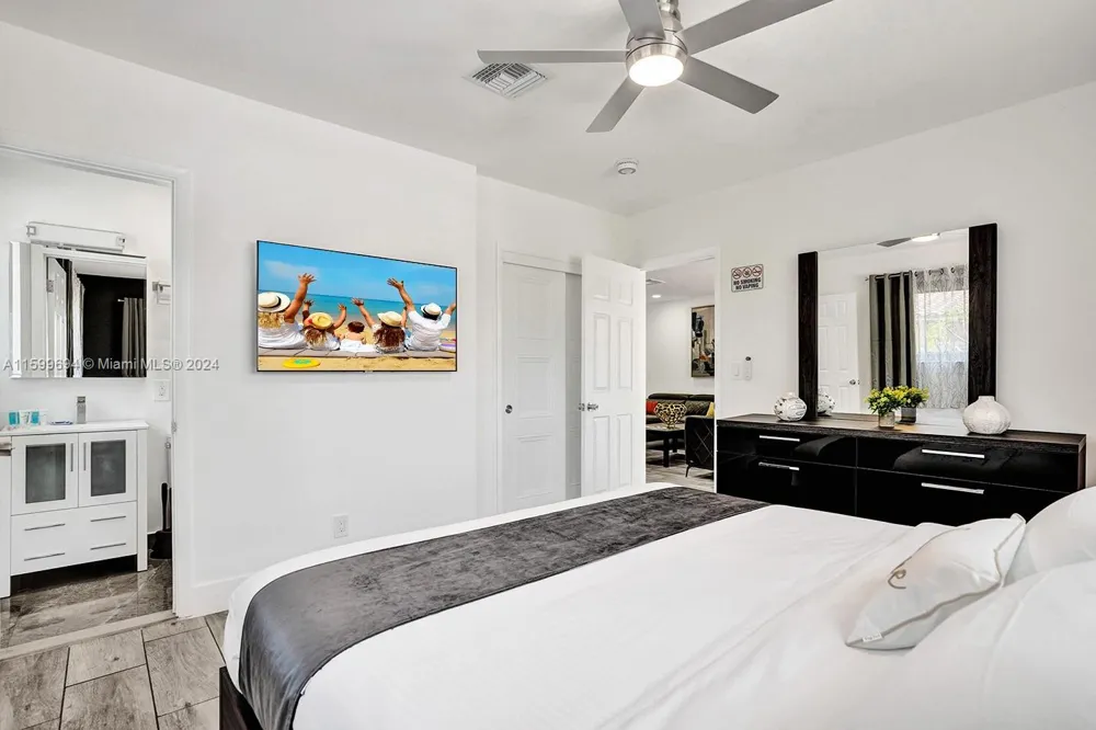 1206 Lincoln St Hollywood, FL 33019