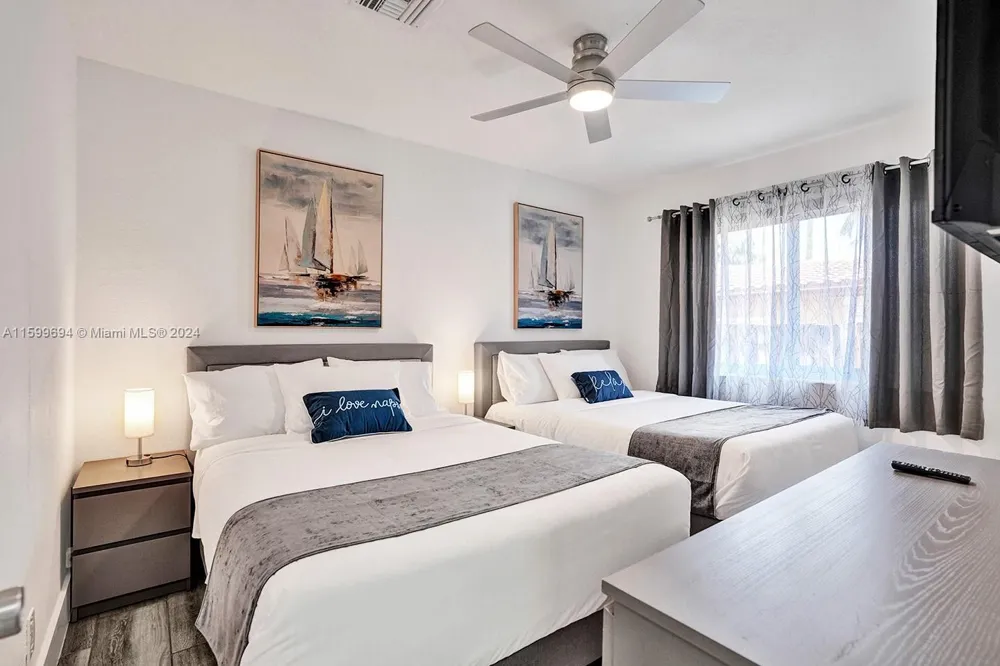 1206 Lincoln St Hollywood, FL 33019