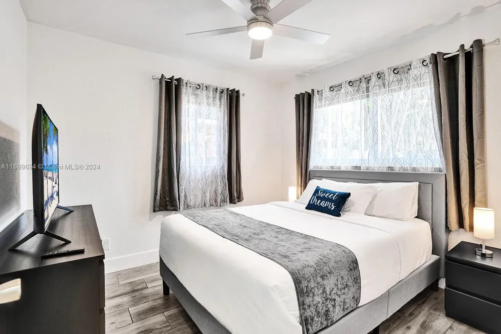 1206 Lincoln St Hollywood, FL 33019