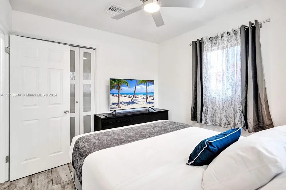1206 Lincoln St Hollywood, FL 33019