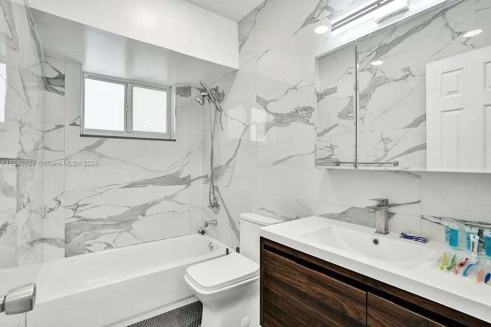 1206 Lincoln St Hollywood, FL 33019