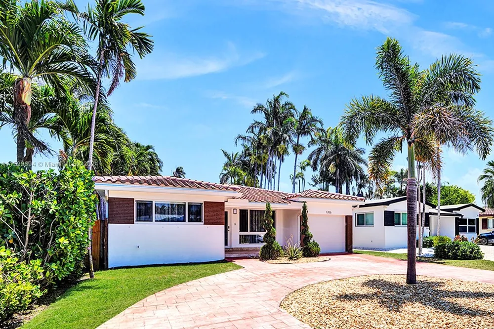 1206 Lincoln St Hollywood, FL 33019