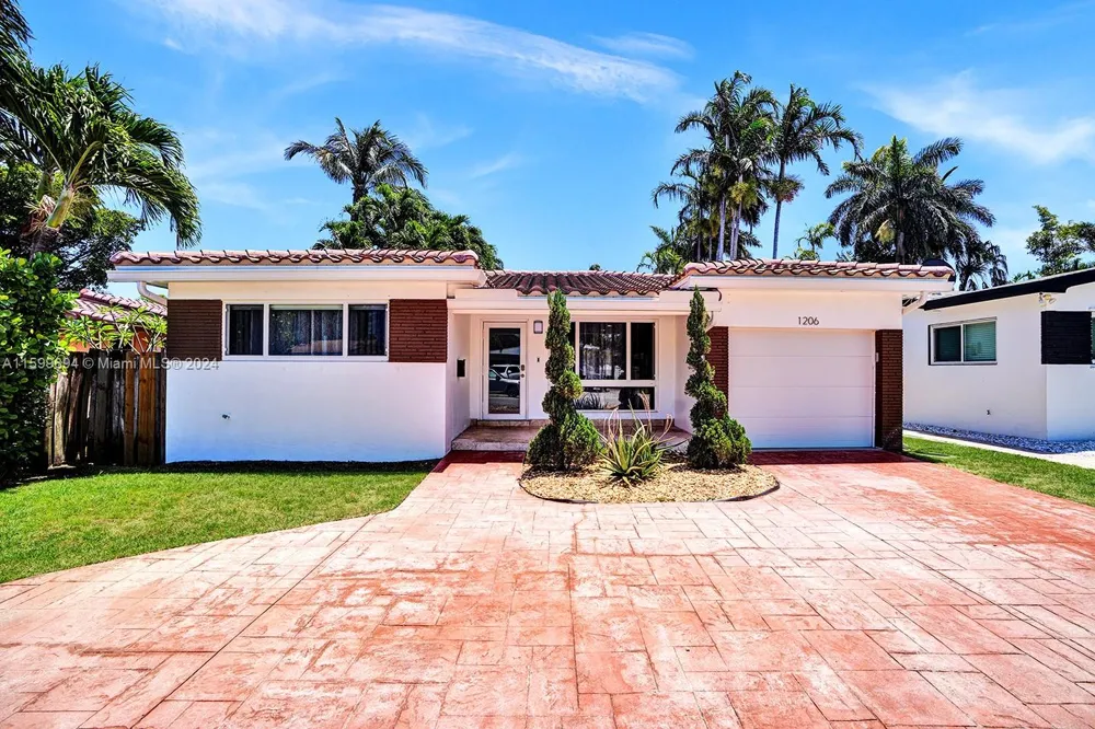 1206 Lincoln St Hollywood, FL 33019