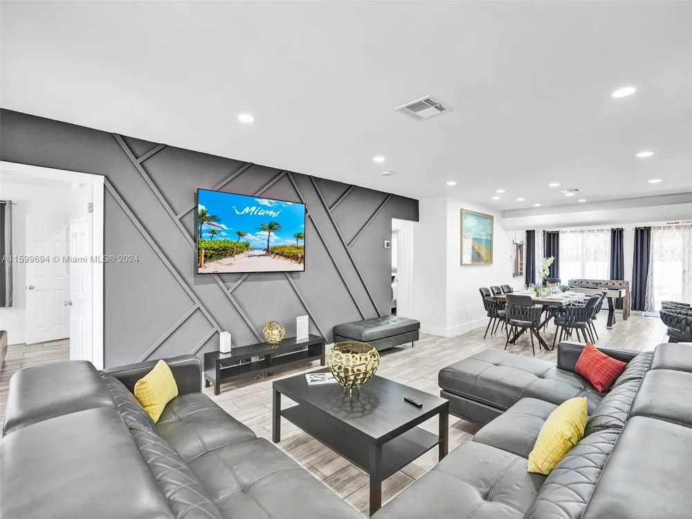 1206 Lincoln St Hollywood, FL 33019