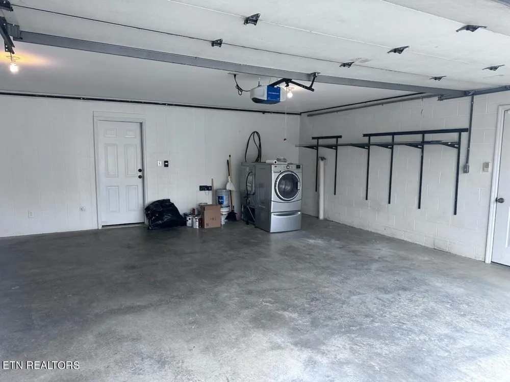 1244 River Oaks Drive Kingston, TN 37763
