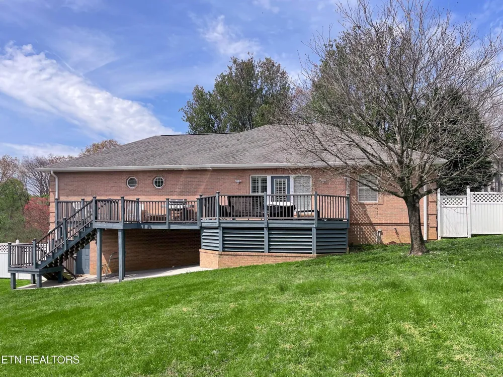 1244 River Oaks Drive Kingston, TN 37763