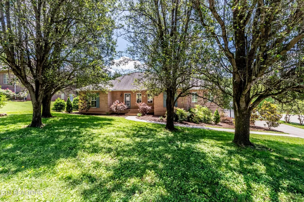 1244 River Oaks Drive Kingston, TN 37763
