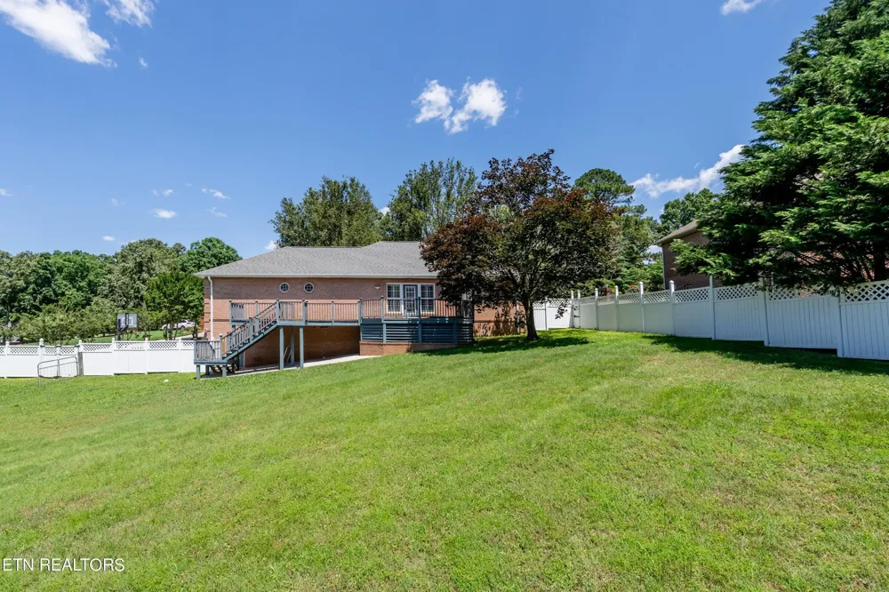 1244 River Oaks Drive Kingston, TN 37763