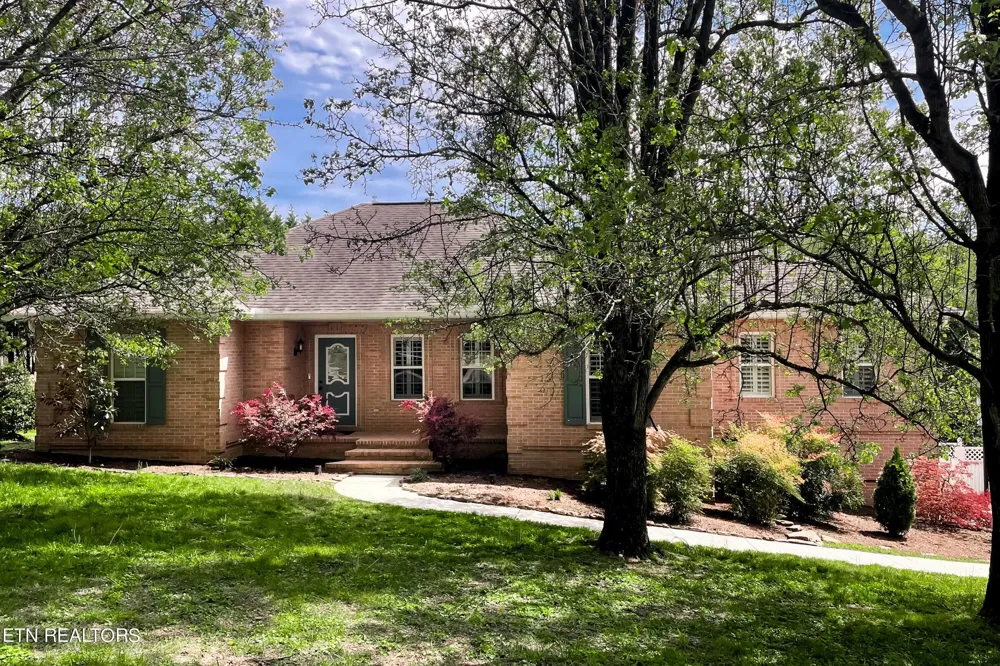 1244 River Oaks Drive Kingston, TN 37763