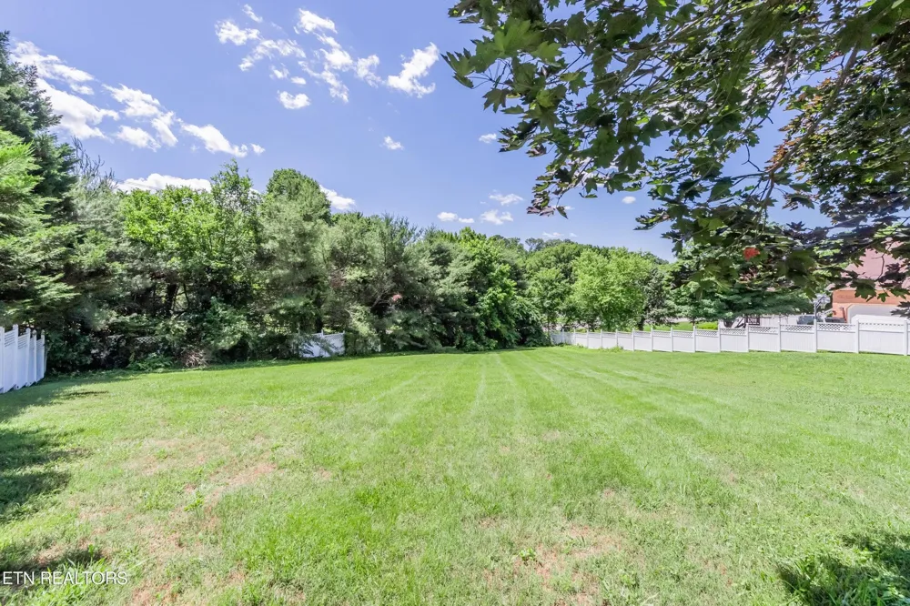 1244 River Oaks Drive Kingston, TN 37763