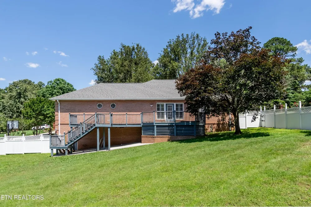1244 River Oaks Drive Kingston, TN 37763