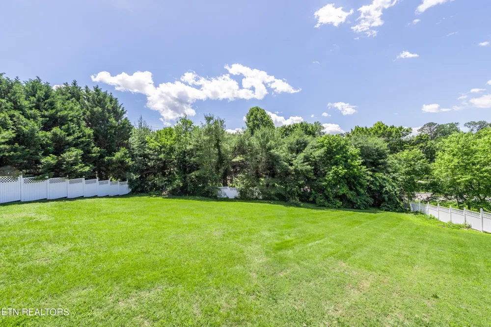 1244 River Oaks Drive Kingston, TN 37763