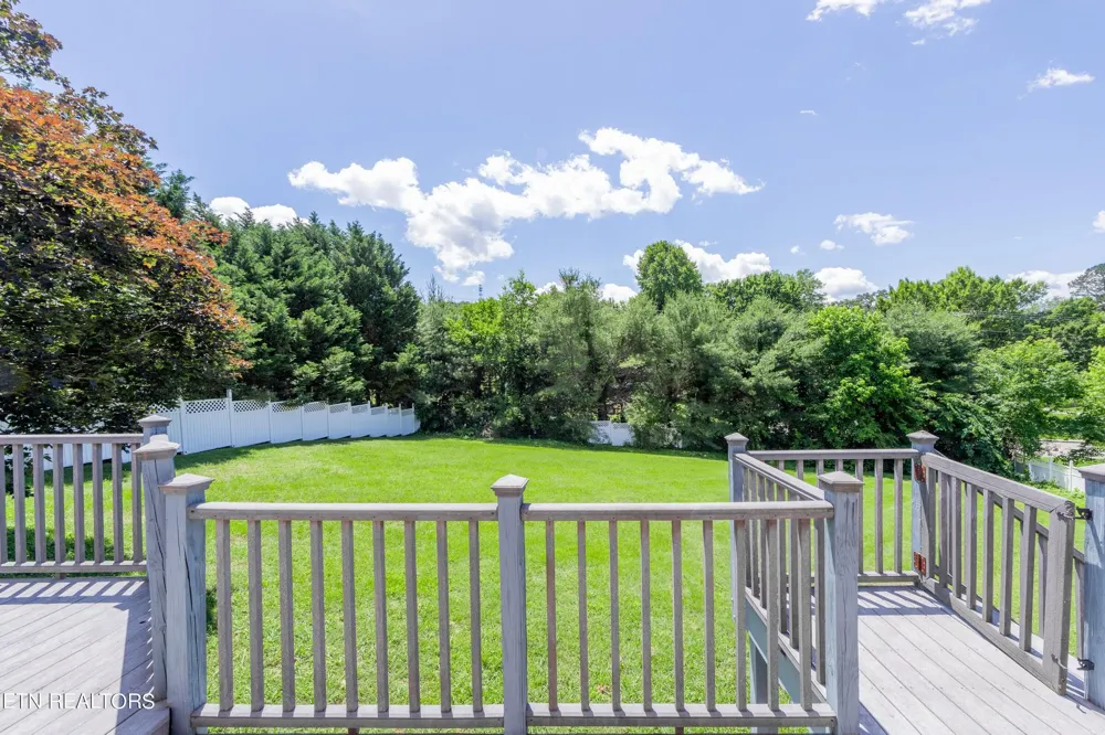 1244 River Oaks Drive Kingston, TN 37763