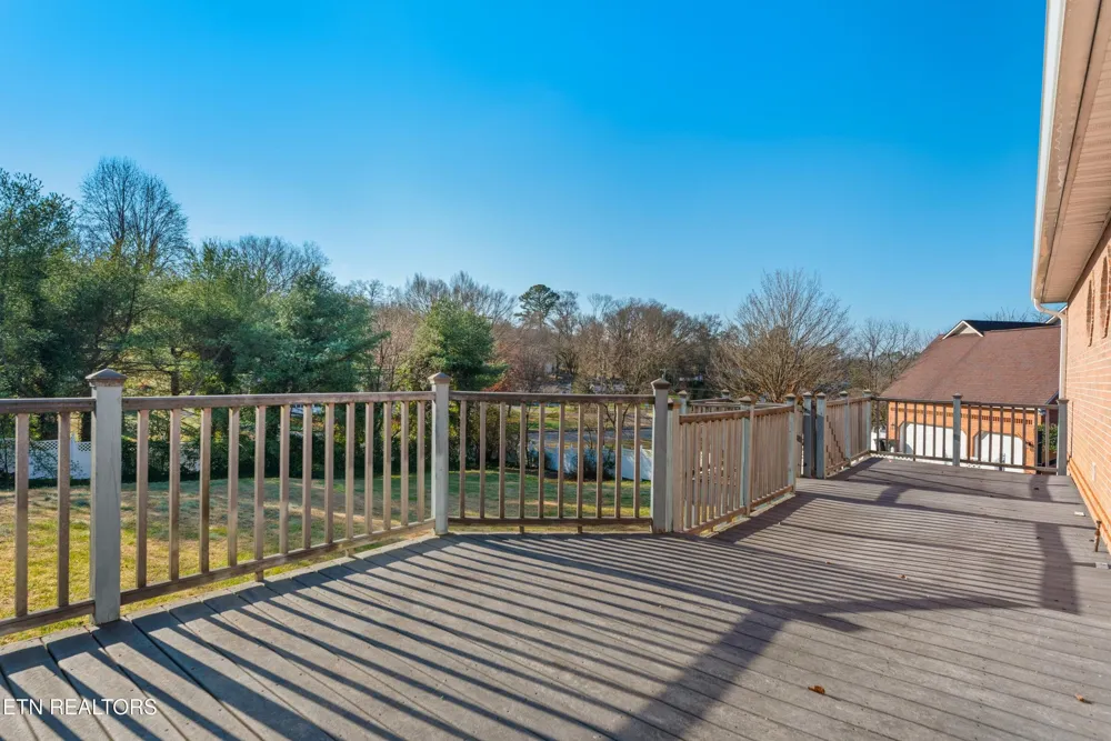 1244 River Oaks Drive Kingston, TN 37763