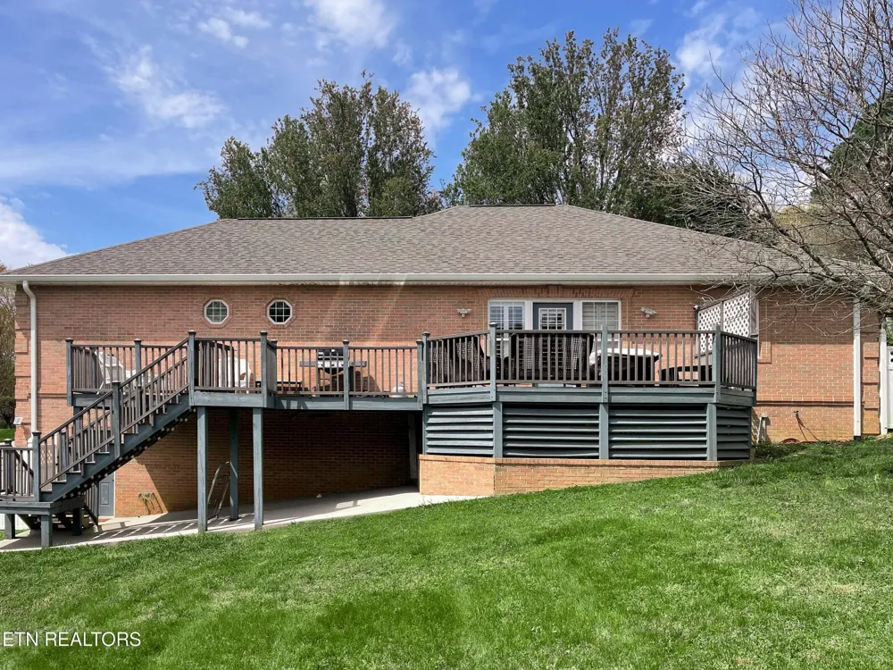 1244 River Oaks Drive Kingston, TN 37763