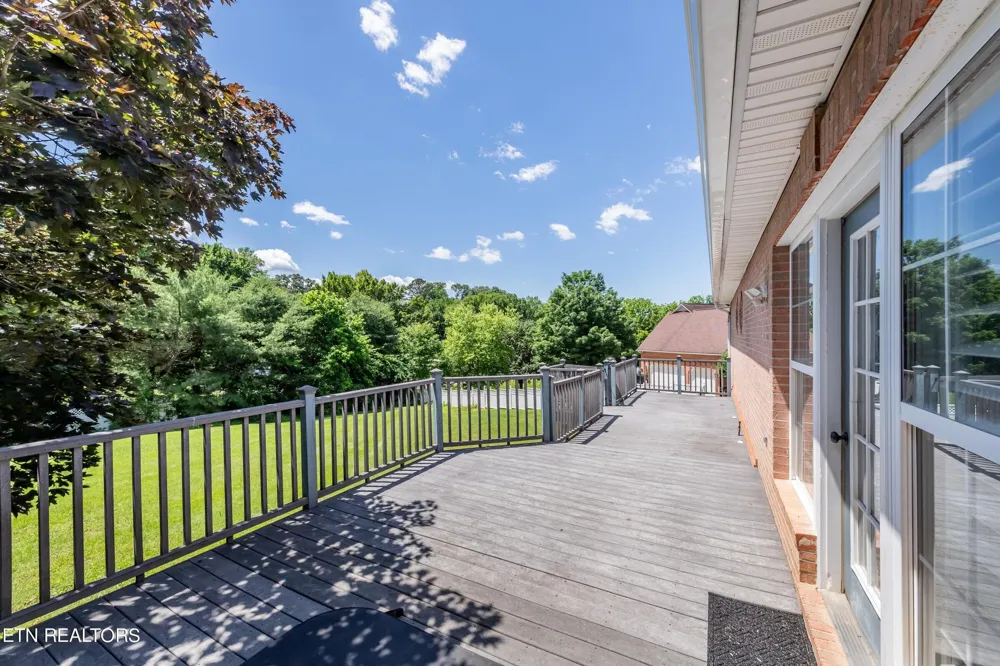 1244 River Oaks Drive Kingston, TN 37763
