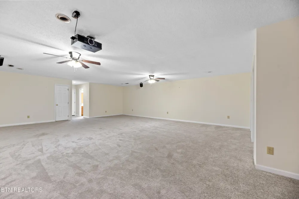 1244 River Oaks Drive Kingston, TN 37763