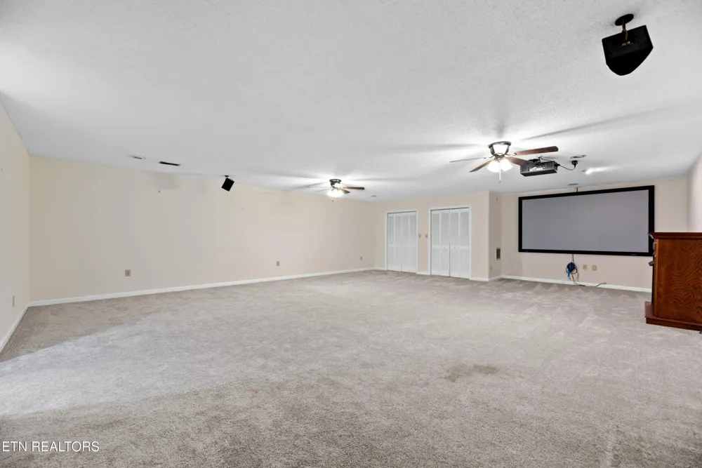 1244 River Oaks Drive Kingston, TN 37763