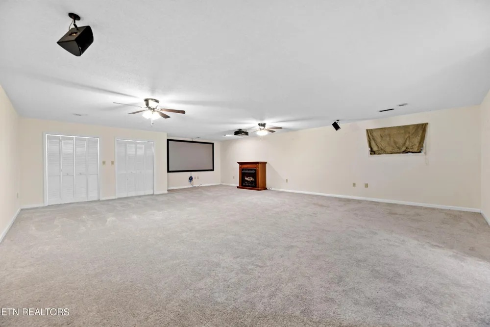 1244 River Oaks Drive Kingston, TN 37763