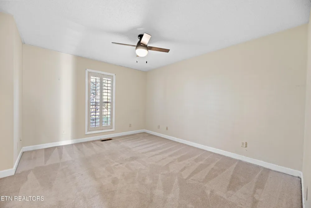1244 River Oaks Drive Kingston, TN 37763
