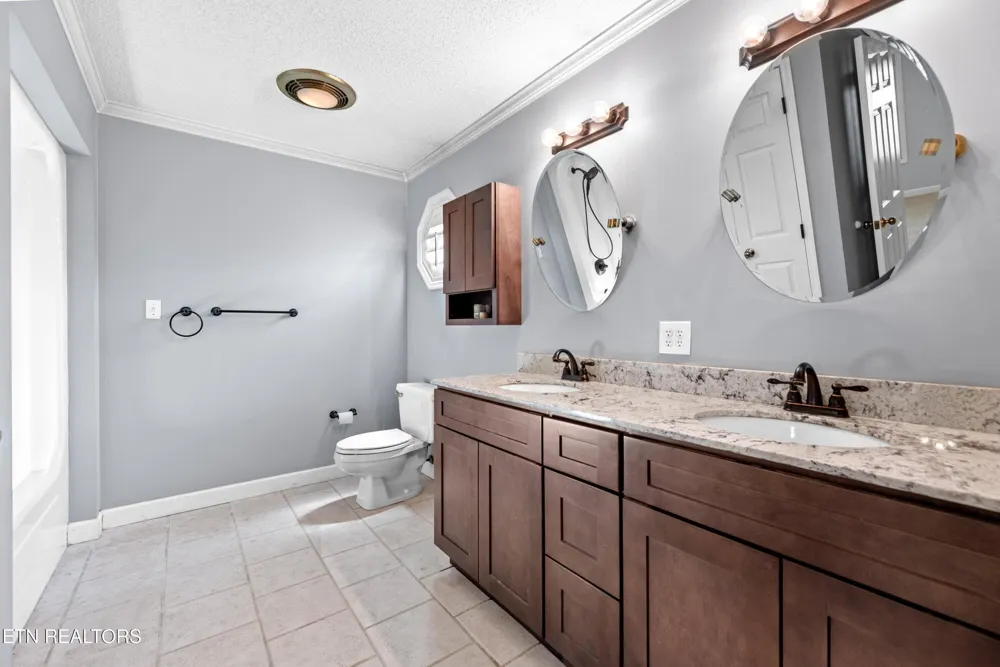 1244 River Oaks Drive Kingston, TN 37763