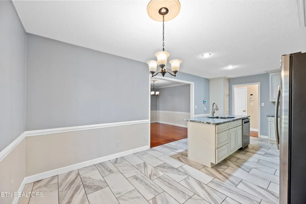 1244 River Oaks Drive Kingston, TN 37763