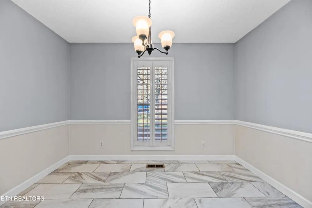 1244 River Oaks Drive Kingston, TN 37763