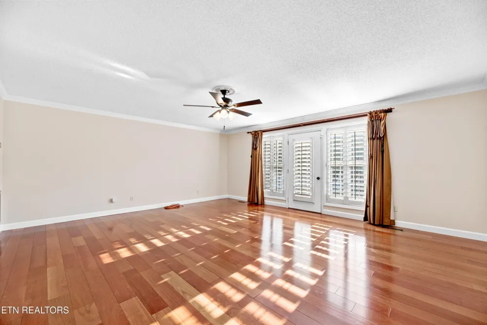 1244 River Oaks Drive Kingston, TN 37763