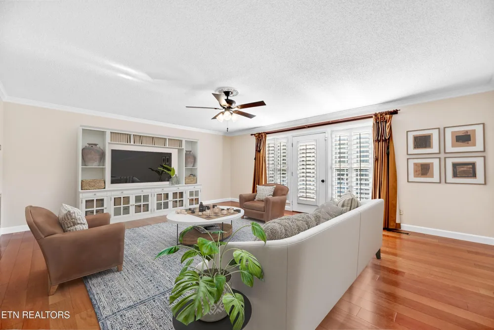 1244 River Oaks Drive Kingston, TN 37763
