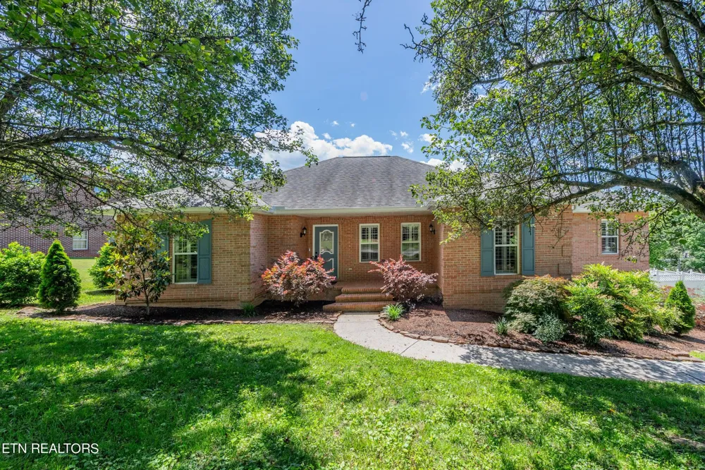 1244 River Oaks Drive Kingston, TN 37763