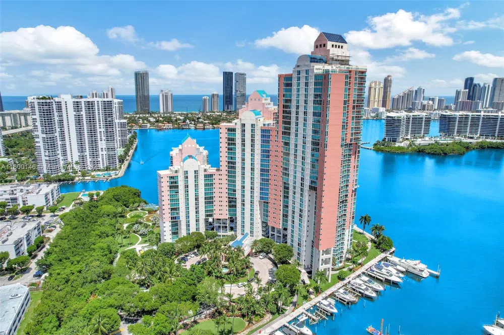 3370 Hidden Bay Dr #1208 Aventura, FL 33180