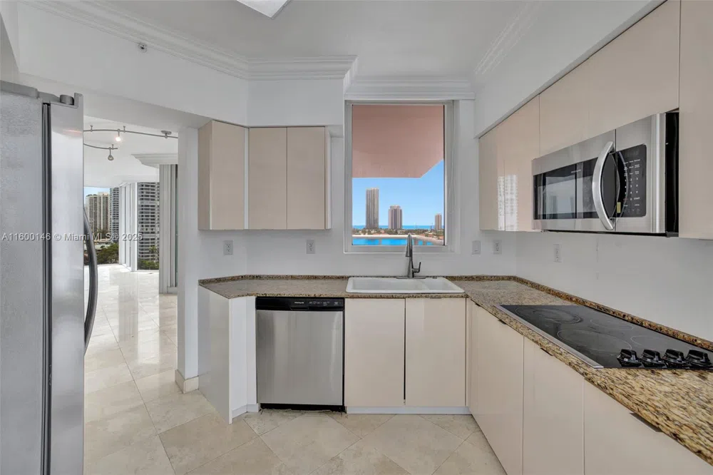 3370 Hidden Bay Dr #1208 Aventura, FL 33180