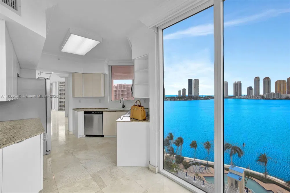 3370 Hidden Bay Dr #1208 Aventura, FL 33180
